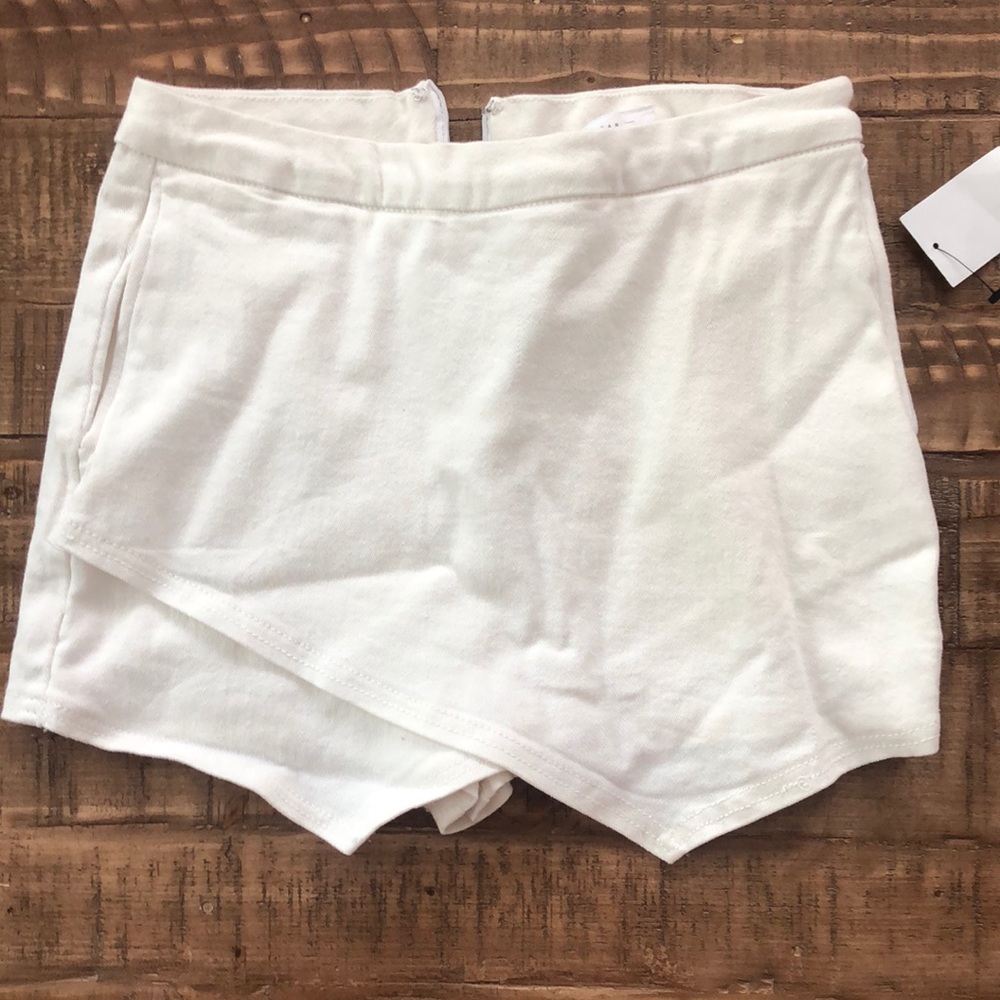 White envelope skort